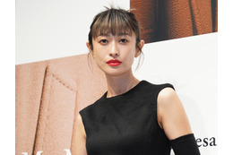 山田優、ハイレグのインナー透けるシースルードレス披露！
