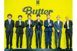 BTS、メンバーの除隊控えお祝いムード最高潮！HYBE本社に「WE ARE BACK」ラッピング登場
