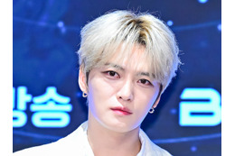 ジェジュン、宮殿のような母校に似合う輝かしい美貌でファンを虜に「母校の英雄」「若返ってる？」【PHOTO】