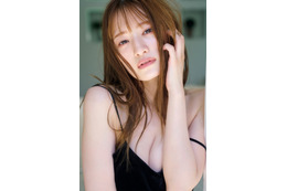 元乃木坂46・中田花奈、はだけた黒キャミから“美谷間”披露！