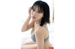 田中美久が表紙を飾る水着グラビアムック『BOMB Premium』が異例の増刷！