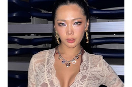 「これダンス？性行為じゃん」発言で炎上のHoney J、大胆ファッションで魅せた“唯一無二の存在感”【PHOTO】