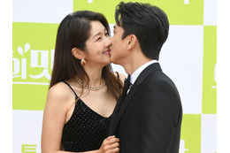 韓国女優が披露した日焼けビキニ姿に「43歳ママとは思えない」の声