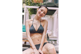 日向坂46・河田陽菜、大人っぽい黒ビキニカット公開！レアな“おでこ見せヘア”披露