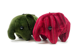 コメダ、明日より2026年福袋予約受付開始！店舗のソファー柄生地を使った「どむぞうくん」キーホルダーも