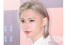 「本物の王子様だ…」Stray Kids・フィリックス、“純白スーツ”で魅せた麗しい美貌に反響続々【PHOTO】