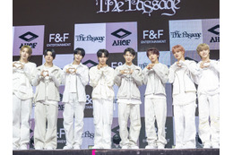 “怪物新人”と話題のAHOF、公式ペンライト販売決定！グループのアイデンティティを反映したデザインに