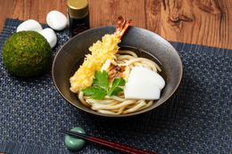 サクサクの特大海老天をトッピング！山下本気うどん、27日より年末年始限定メニューを販売