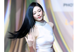 “きのこ雲ランプ”で批判殺到も『紅白』に出場するaespaのメンバー、「目のやり場に困る」サンタに変身【PHOTO】