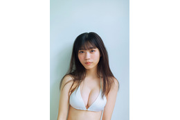 僕が見たかった青空・金澤亜美、初挑戦の水着カットを披露！1st写真集より先行カット公開