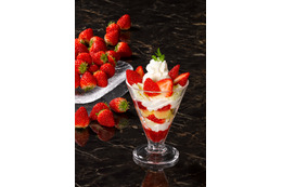 いちごの“パフェ”から“パイ・ア・ラ・モード”まで！ロイヤルホスト、国産イチゴが堪能できるデザートを15日より販売