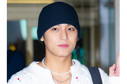 SEVENTEEN・ミンギュ、早朝でも輝くビジュアルに視線集中！爽やかコーデで香港へ出国【空港写真】