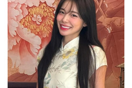 極短チャイナドレスで大胆“しゃがみ”ポーズ…韓国チア イ・ダヘのスリルたっぷりギリギリ近況ショット