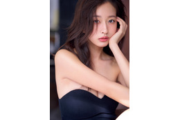 モデル・斉藤里奈、アンニュイな表情で色気爆発！