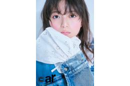 齋藤飛鳥、ガーリーなデニムスタイルで『ar』表紙に登場！「メロあすか」テーマで大人びた表情を収録
