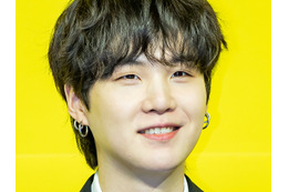【写真】BTS・SUGA、カムバック公演のオフSHOT公開！JIMINとのツーショットに反響も「メロすぎ」「尊い」