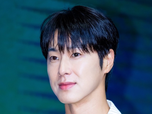 東方神起ユンホの俳優デビュー、受賞の喜びを共有しよう！