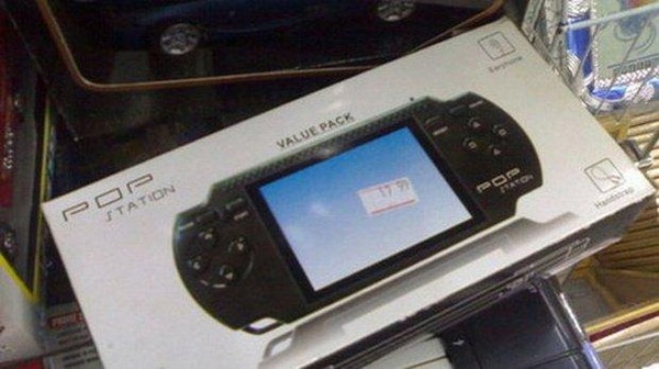 ゲーム機と他 2ジョイスティック搭載の新型6,000円台縦型ゲーム機登場