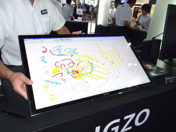 【CEATEC 2013 Vol.46】シャープから10.1型Windows 8搭載IGZOタブレット「Mebius Pad」 5枚目の写真 ...