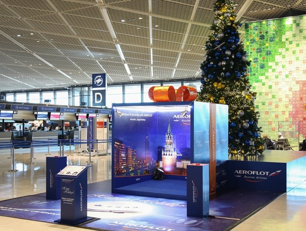 成田空港にクリスマスツリー 星を点灯して空へ旅立つ Rbb Today
