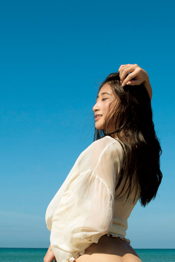 【本日発売の雑誌】創刊以来初ノーパングラビア！ 「週刊スピリッツ」佐藤衣里子 2枚目の写真・画像 | RBB TODAY