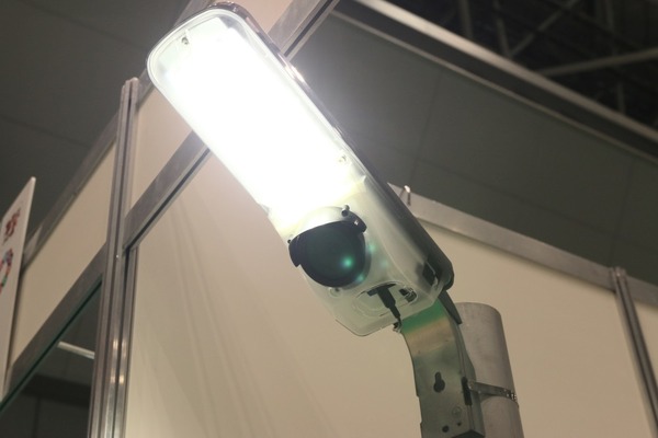 防犯灯に防犯カメラ機能を追加したLED街灯「エルミテル」 | RBB TODAY