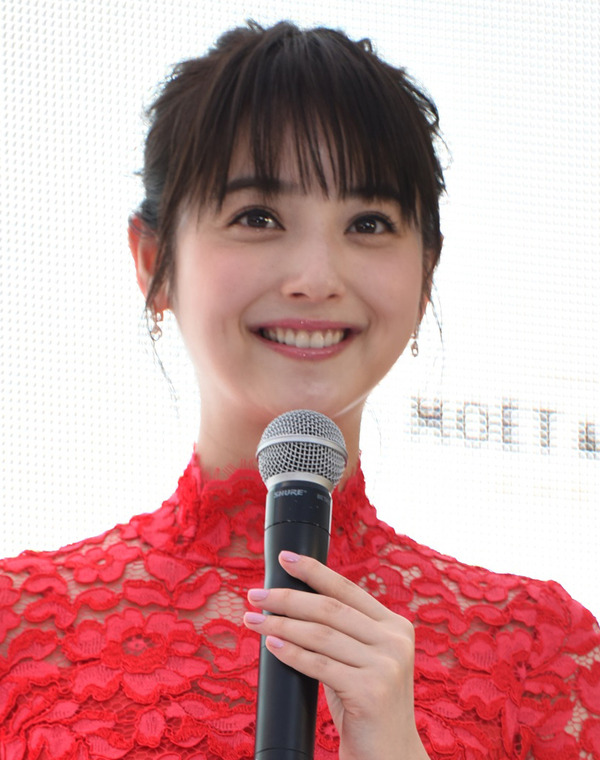 佐々木希の新しいヘアスタイルに 綺麗すぎ 美しい の声 Rbb Today