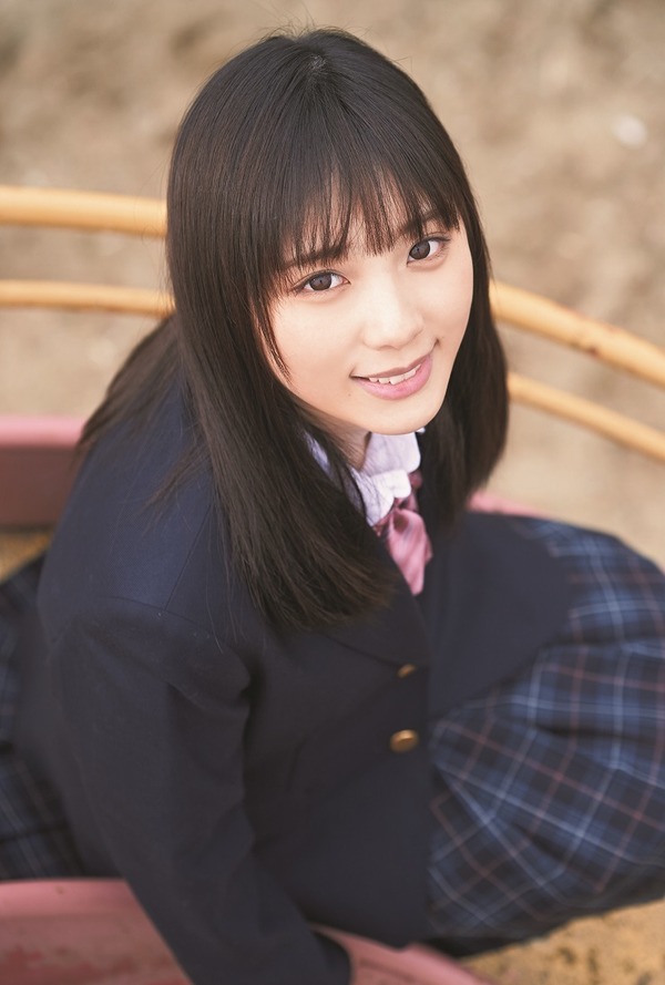 乃木坂46の与田祐希 清宮レイらアイドルたちが制服グラビアを披露 Rbb Today