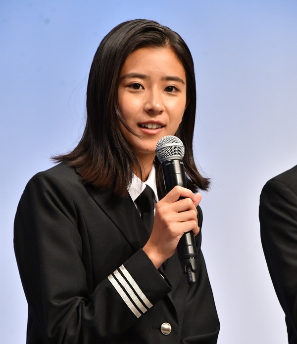 黒島結菜、パイロット制服姿にうっとり「女性が着ることで出る可愛さみたいなものが」 2枚目の写真・画像 | RBB TODAY