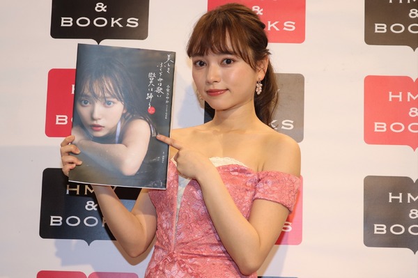 美しきふくらみは歌い微笑は踊る 小室さやかファースト写真集
