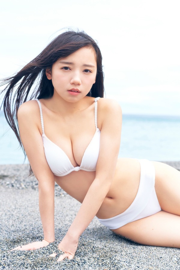 日向坂46 齊藤京子 写真集の水着カットが初解禁 白ビキニ姿で抜群のスタイル見せる 1枚目の写真 画像 Rbb Today