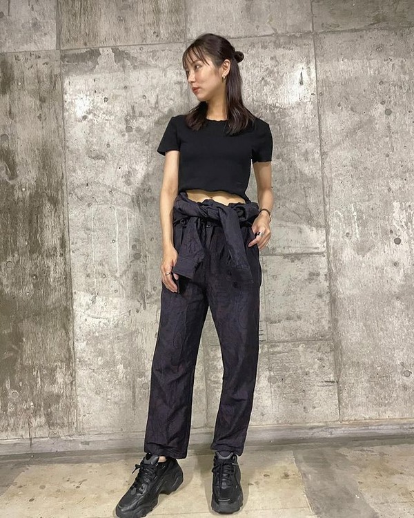 石川恋 夏の へそチラ ブラックコーデが好評 かっこいい セクシー Rbb Today 石川恋 夏の へそチラ ブラックコーデが好評 かっこいい セクシー Rbb Today