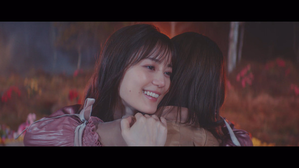 生田絵梨花　最後のTight Hug Amazon.co.jp: 生田絵梨花 乃木坂46 最後のTight Hug MV 個別生