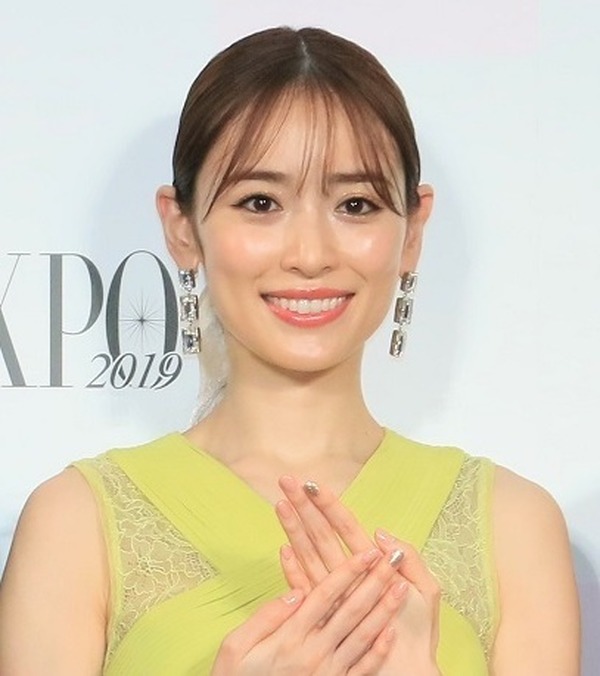 泉里香 パンツスタイルの足長ショット公開 綺麗すぎる と絶賛多数 Rbb Today