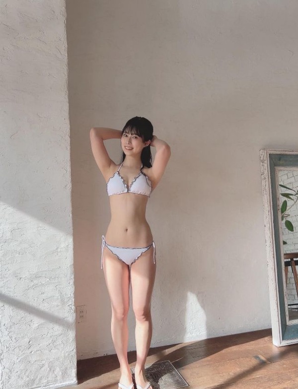 NMB48・龍本弥生、緊張の初水着グラビア！インスタでオフショ披露