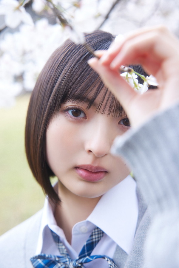 き*こ様 山田桃実 櫻坂46 4期生 生写真 ヨリ 直筆サイン入り 4期生お披露 櫻坂46、四期生「山田桃実」「勝又春」の撮り下ろし写真と手書き