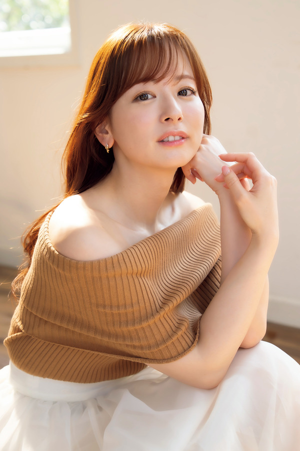 皆藤愛子　グラビア切り抜き　週刊ビッグコミックスピリッツ　No.1188　小学館 皆藤愛子、艶やかな表情で新境地のグラビア披露 | RBB TODAY