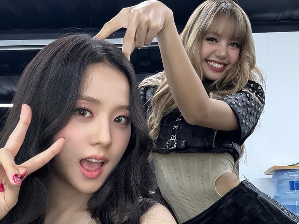 BLACKPINK・ジス、“短すぎる衣装”も似合う…約2年ぶりの完全体