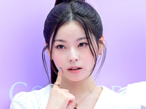 NMIXXの“末っ子”ギュジン、“紐ワンピ”着てしゃがむ上目遣いSHOTに悶絶