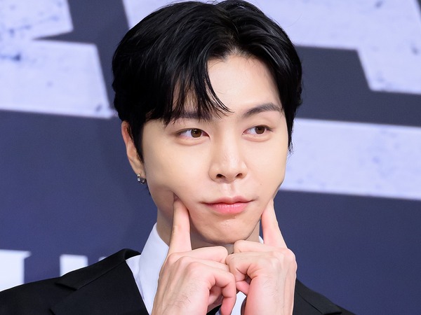 NCT ジャニー、消防士姿で子どもと交流