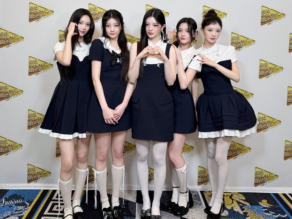 ILLIT、年末特番で『Almond Chocolate』披露