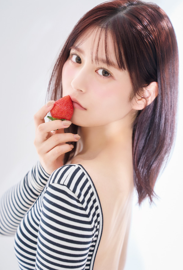 FRUITS ZIPPER SPECIAL LIVE写真集 月足天音表紙ver 983451.jpg