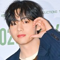 「異常に顔面偏差値高い人が…」BTS・V、ポケパークをお忍び訪問！“コダック”被って可愛らしく満喫