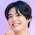 がっしりとした腕と甘いマスクのギャップが…俳優パク・ボゴムの登場で一気にイベントが華やかに