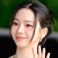 aespa・カリナ、“ピチッ”とへそ出しウェアで隠しきれないボリューム…「MLB」イベントのため上海へ
