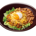 牛あいがけチーズスパイシーキーマカレー丼