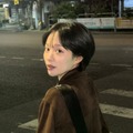 深夜の散歩で見せた“圧倒的彼女感”！韓国女優のエモさ溢れる近況ショットにファン悶絶