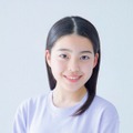 幼少期の葉野珠役・村上蘭　（C）NHK