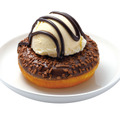 チョコドーナツバニラアイスのせ　　　　　　　　　　　　330円（税込363円）　