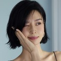 紐がちぎれそうなボリューム感…『梨泰院クラス』女優、“胸元ざっくり”ドレスで魅了「支え切れてる？」